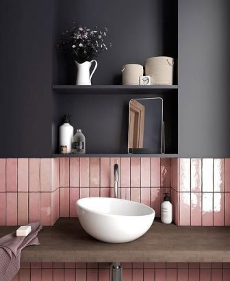 Salle de bains rose pale et gris