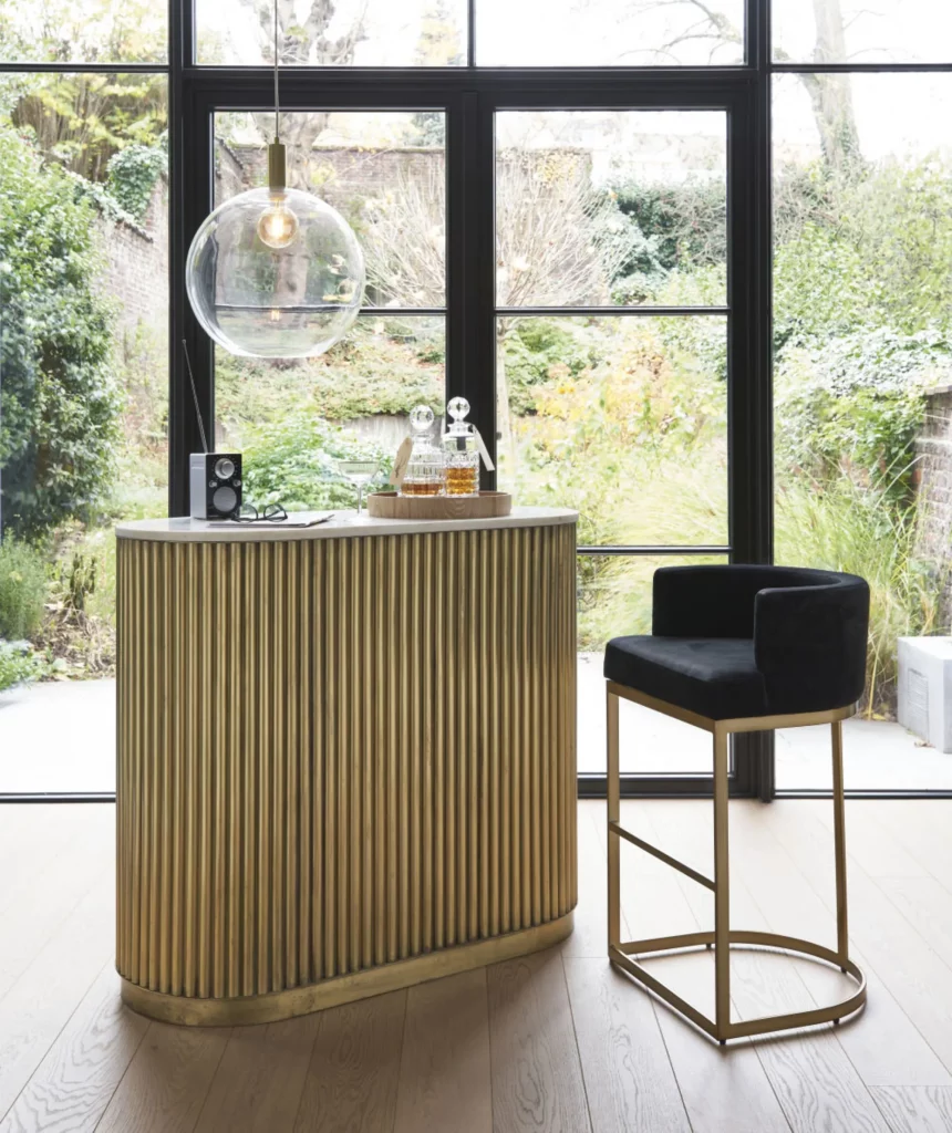 Tabouret de bar velours : 9 modèles tendances à découvrir