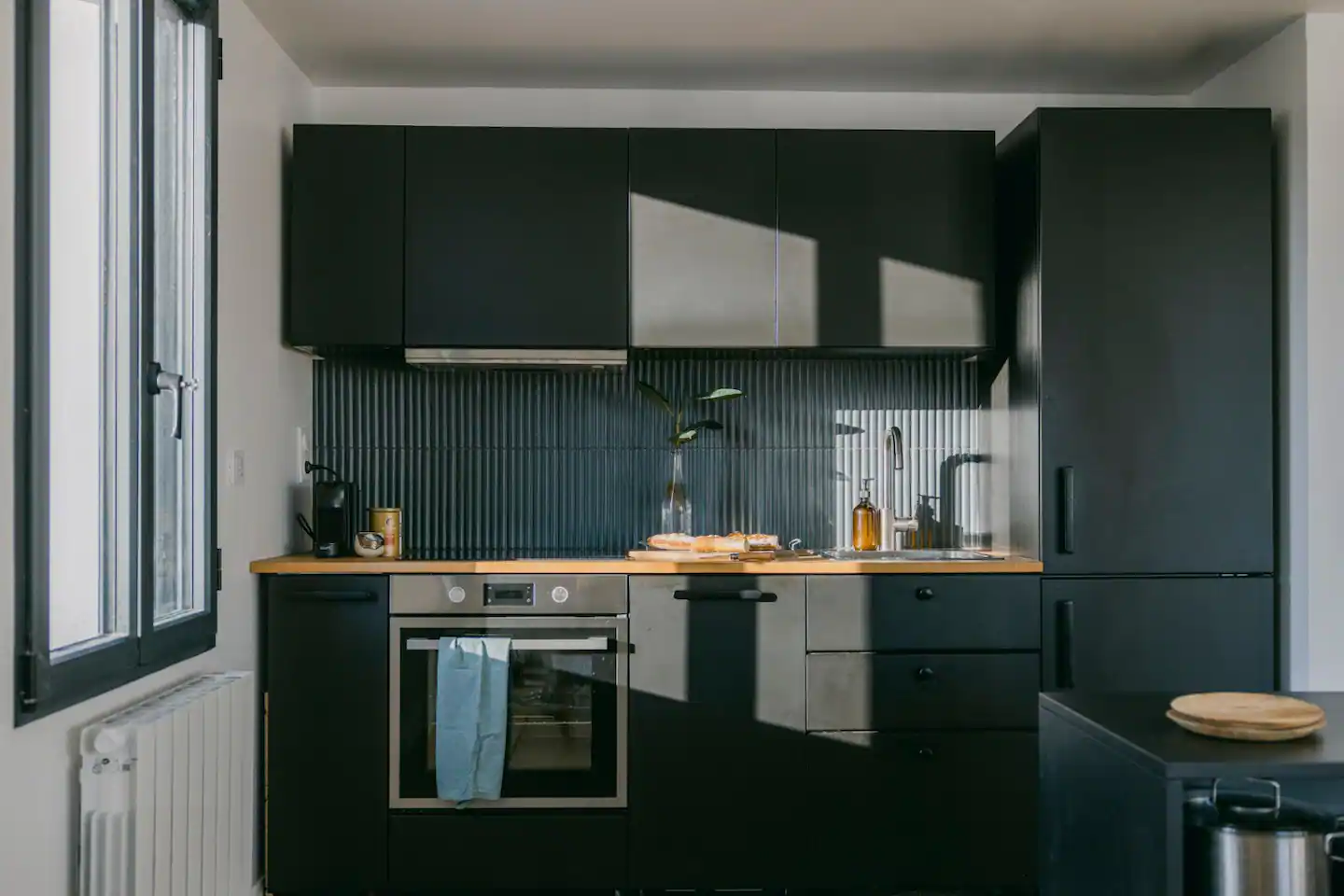 cuisine noire décoration design maison Bretagne