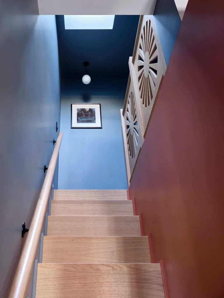 Un appartement de 80 m2 qui respire la vie avec ses couleurs terracotta et bleu 31