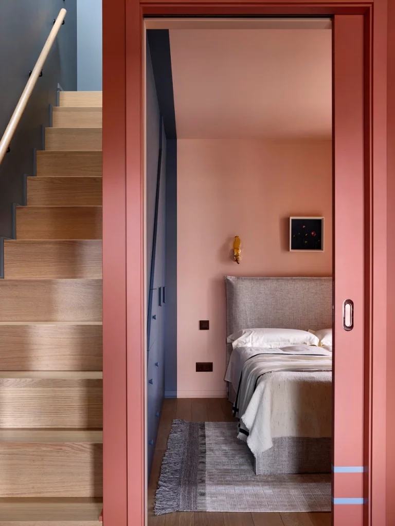 Un appartement de 80 m2 qui respire la vie avec ses couleurs terracotta et bleu 42