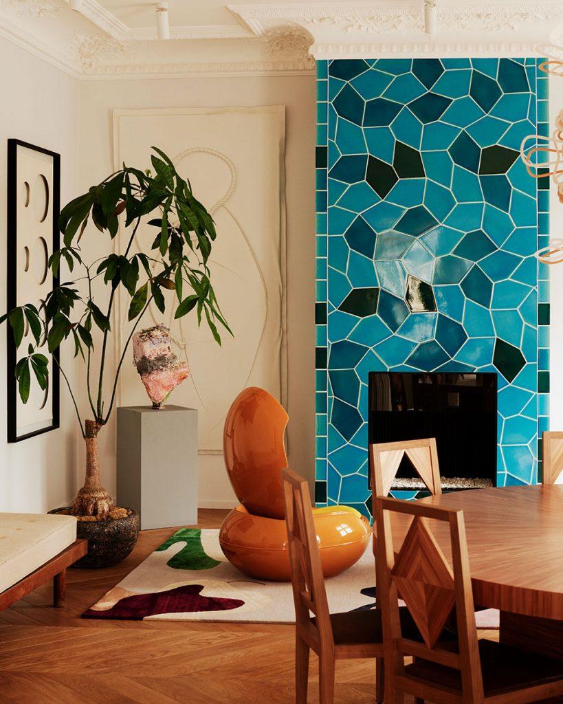 Un appartement moderne extraordinaire a Paris avec des interieurs colores 13