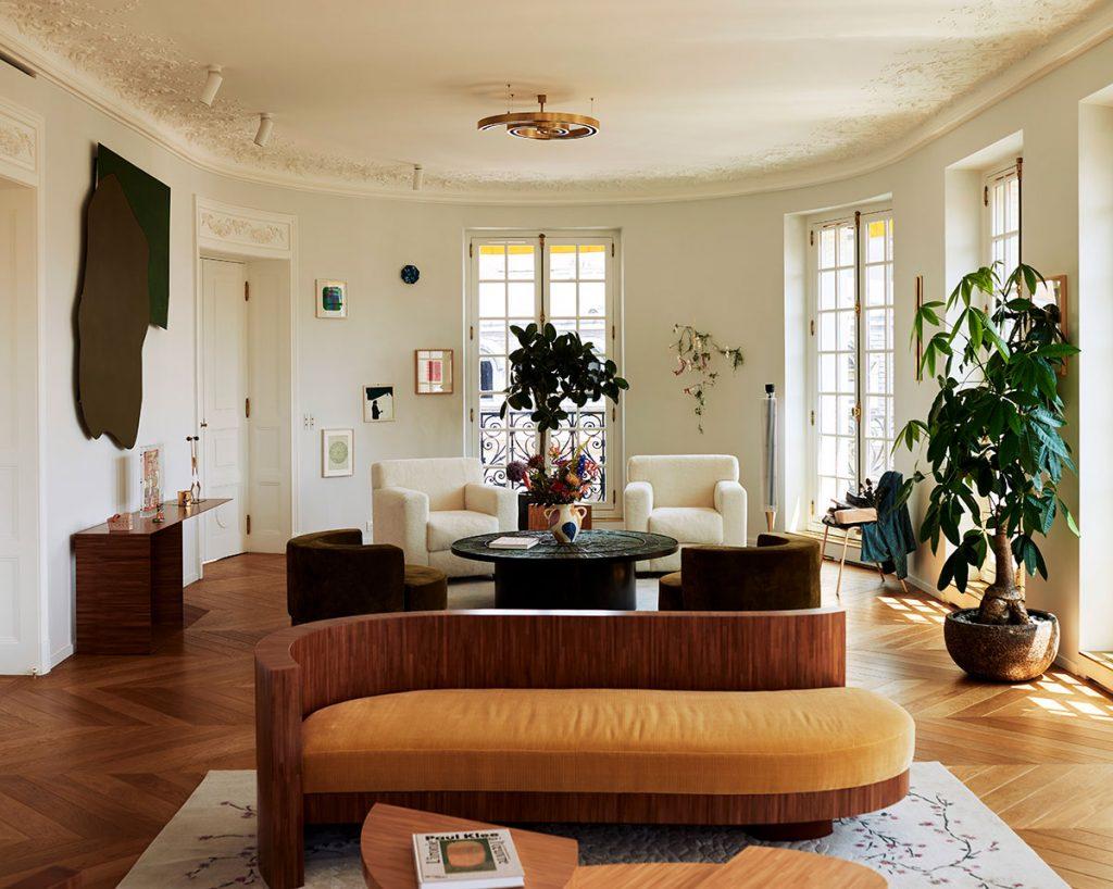 Un appartement moderne extraordinaire a Paris avec des interieurs colores 3
