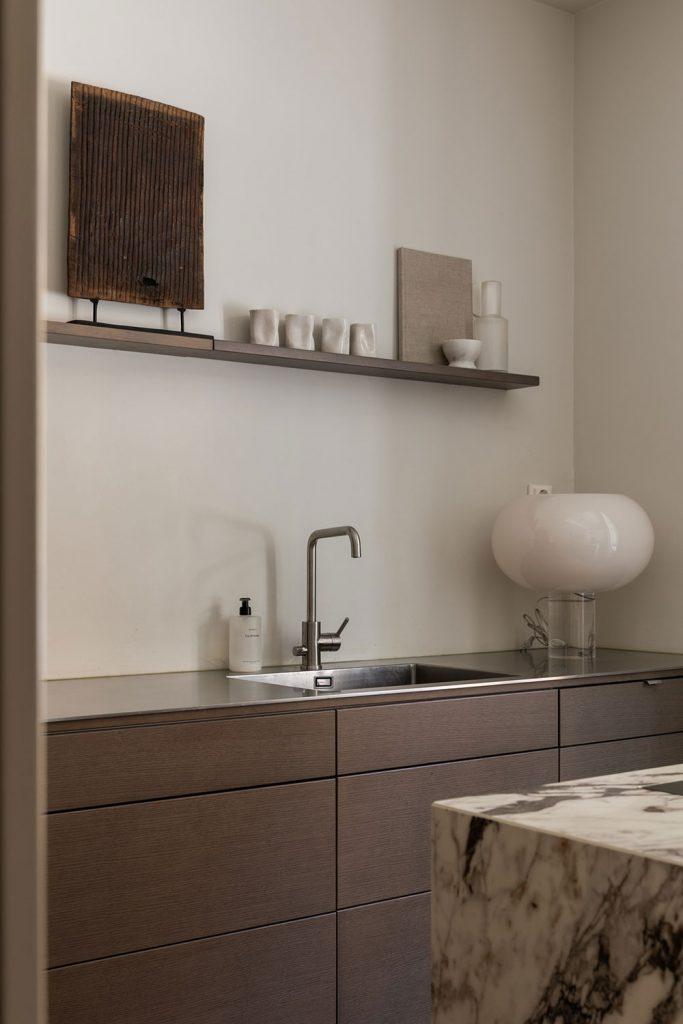 Entre luxe et simplicite plongee dans un appartement scandinave de 83 m2 qui redefinit lelegance 13