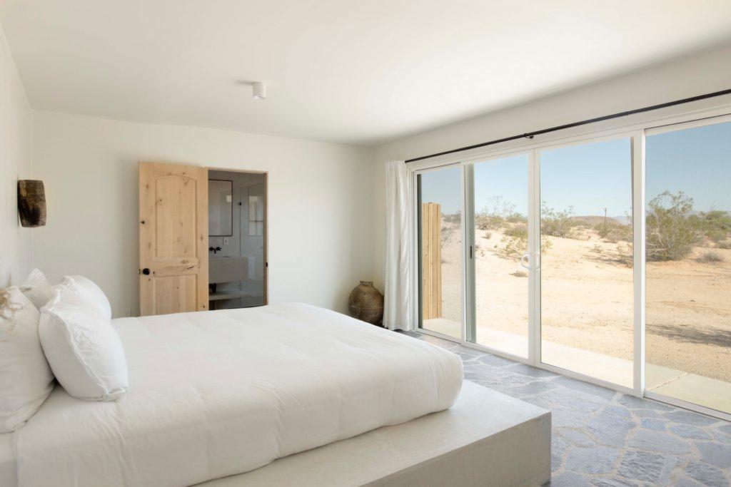 A la decouverte de The Honu Villa une maison minimaliste perdue au beau milieu du desert 14
