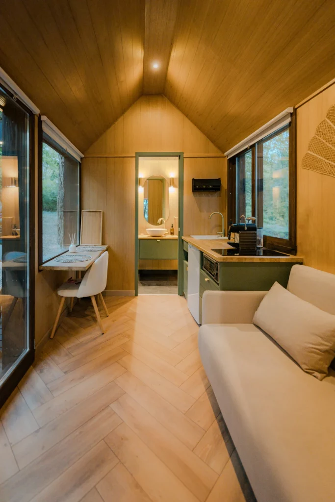 Decouvrez comment cette mini maison de 18 m2 seulement redefinit le luxe au coeur de la nature 5