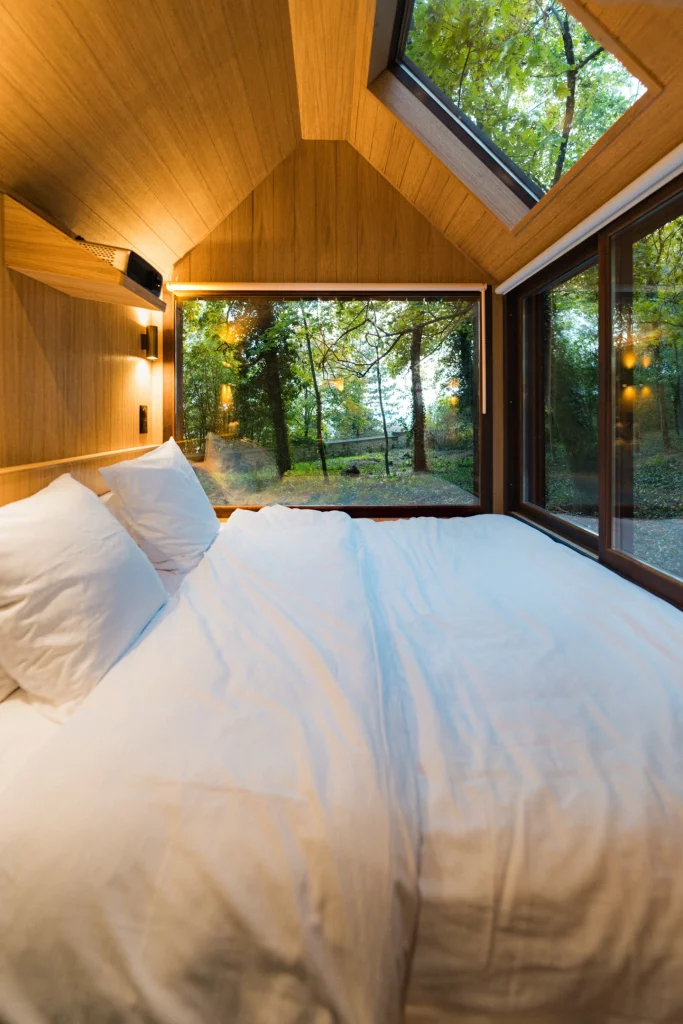 Decouvrez comment cette mini maison de 18 m2 seulement redefinit le luxe au coeur de la nature 6