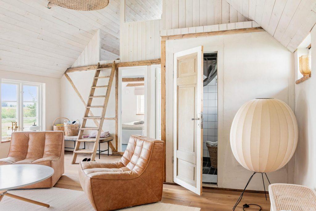 Decouvrez le charme unique dune maison scandinave qui allie histoire et modernite 2