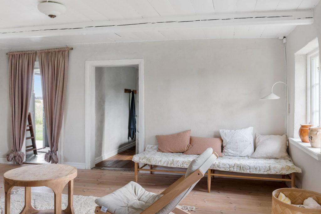 Decouvrez le charme unique dune maison scandinave qui allie histoire et modernite 5