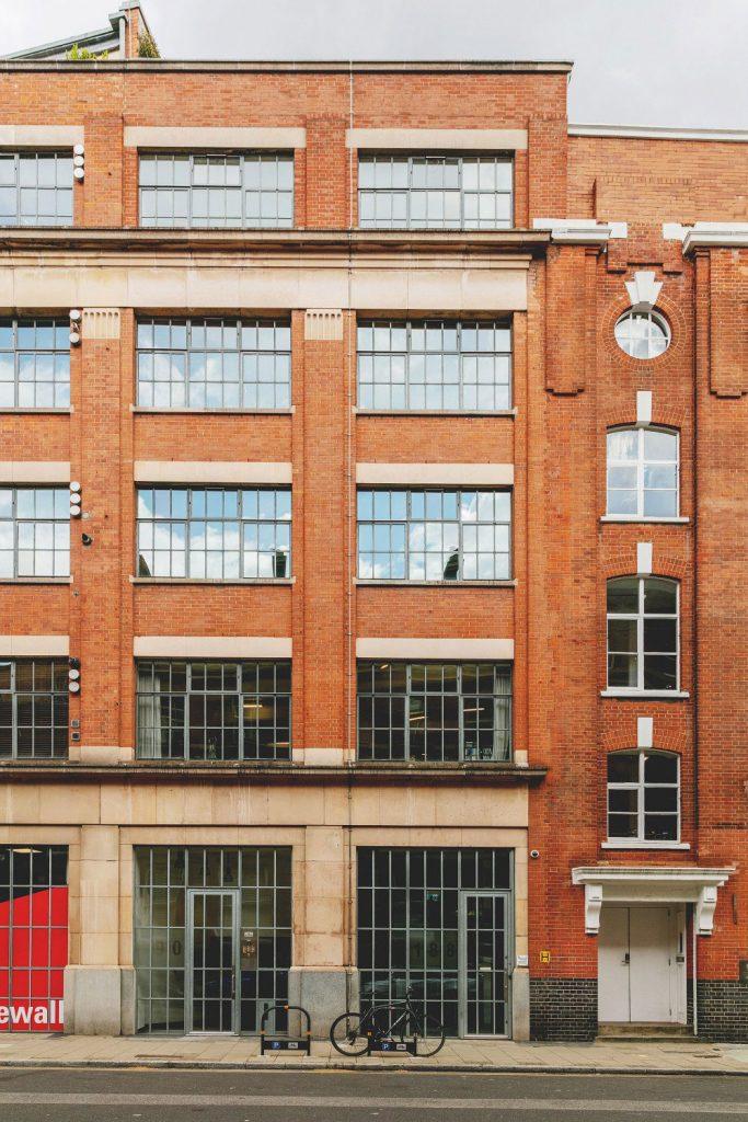 Decouvrez le loft londonien ou le charme de lindustriel rencontre le luxe moderne 1
