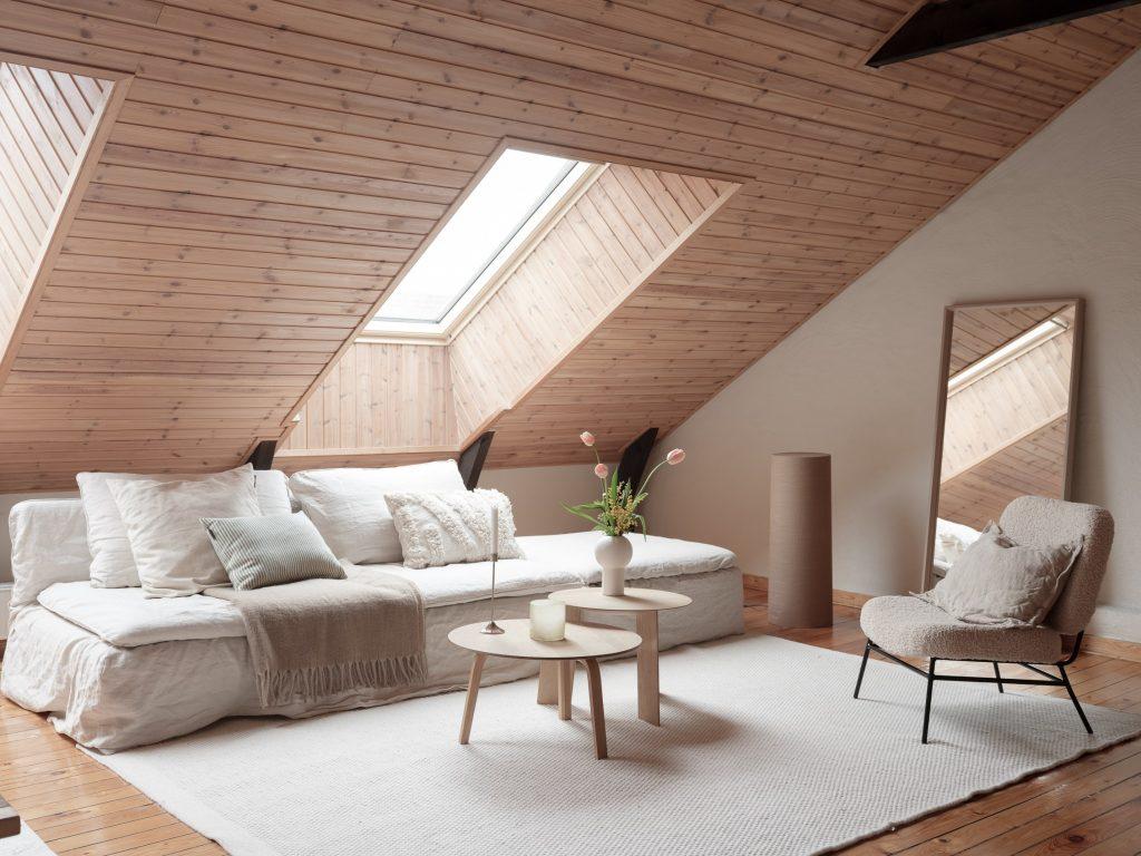 Decouvrez un appartement qui reinvente lelegance quand le bois clair rencontre le minimalisme 4