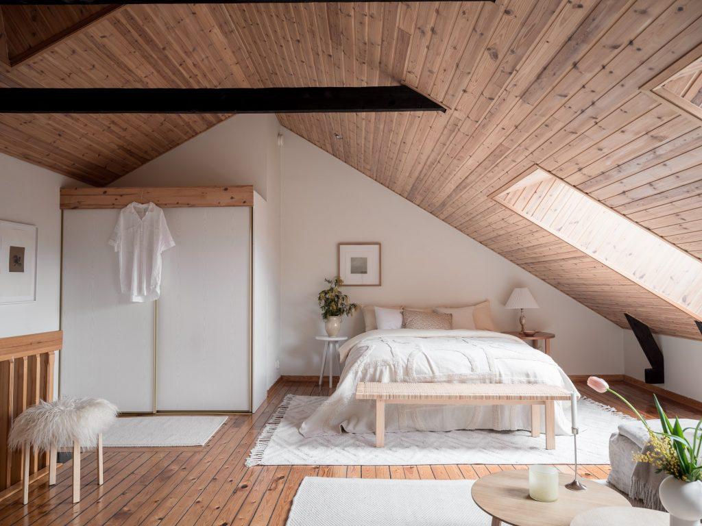 Decouvrez un appartement qui reinvente lelegance quand le bois clair rencontre le minimalisme 6