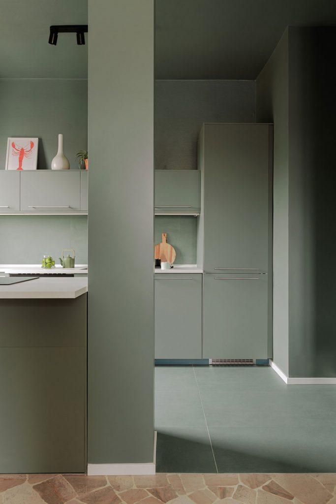 Entre design et confort visite guidee dun appartement exceptionnel avec une cuisine verte 3