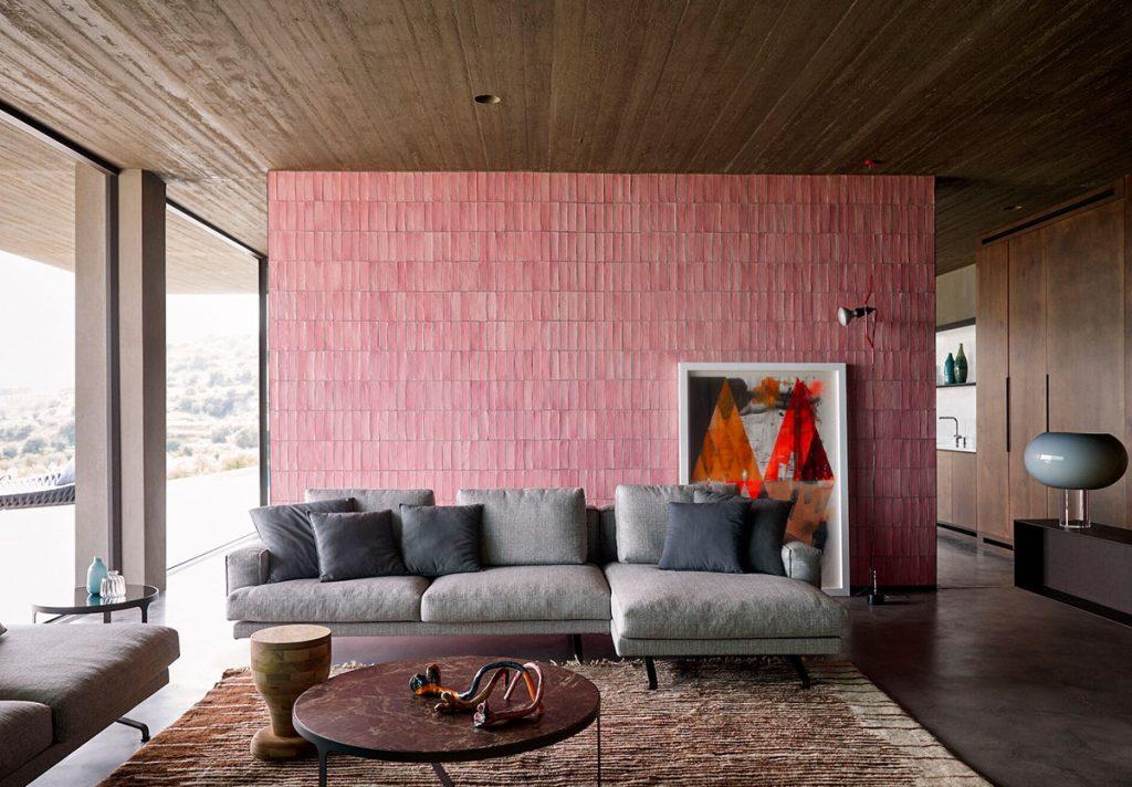 Entre couleurs vives et design epure visitez cette villa sicilienne qui redefinit lelegance moderne 40
