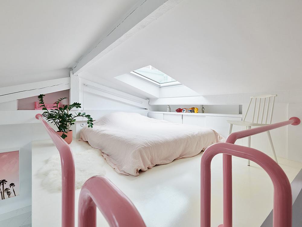 Vous aimez le rose Ce petit appartement de 54 m² avec mezzanine va vous faire craquer 2