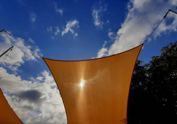 Choisir une toile d'ombrage esthétique et respectueuse de l'environnement